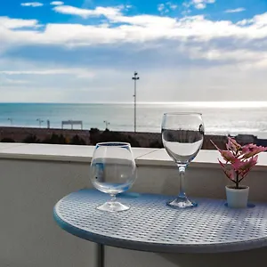 https://poseidon-beach-apartment-parking-by-cadiz4rentals.hotelsincadiz.net